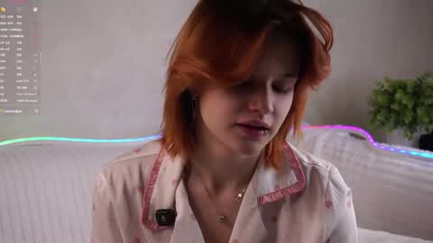 Snapshot of pebee chatting on October 2025 01:09:01 AM Lily online show from October 2025 01:09:01 AM