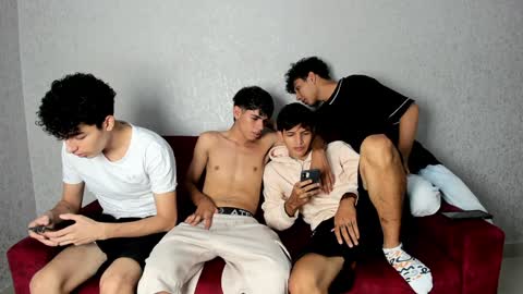Snapshot of pelusos_mens chatting on January 2025 08:16:01 PM CAIN-19 ALLEN-18 RONALD-18 AUSTIN-18 MOD DANTE online show from January 2025 08:16:01 PM