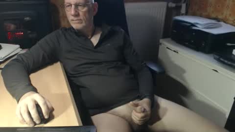 Pemue65 online show from November 2025 07:52:02 AM