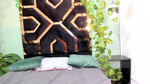 jazmin y kevin online show from April 2026 12:15:01 AM