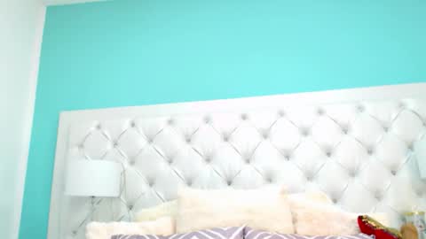 Penelope Laurent online show from January 2026 01:38:01 PM