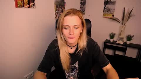 Mia online show from September 2025 06:35:01 AM