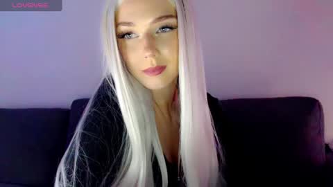 Isabella online show from December 2024 01:28:01 PM