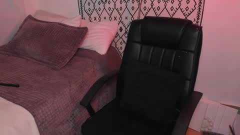 Rose online show from March 2025 04:22:01 PM