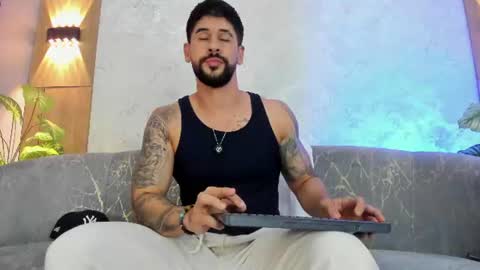 Snapshot of petesevans_1 chatting on July 2026 08:02:01 PM PETES EVANS new account online show from July 2026 08:02:01 PM