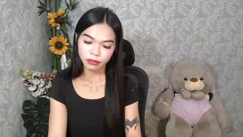 Snapshot of petite_angelx chatting on March 2025 01:18:01 PM angel online show from March 2025 01:18:01 PM