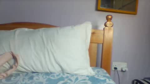 ariana online show from April 2026 09:42:02 PM