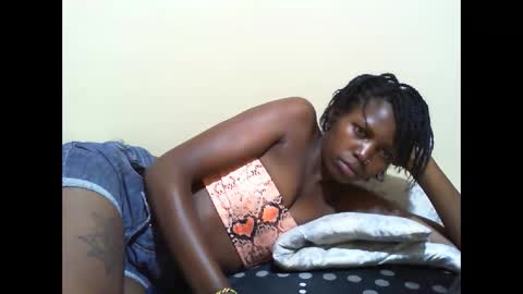 Snapshot of petite_bunni chatting on April 2026 06:14:02 PM petite_bunni online show from April 2026 06:14:02 PM