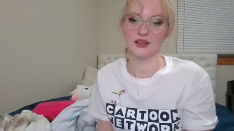 Snapshot of petite_cupcake chatting on February 2025 03:12:02 AM Little cupcake online show from February 2025 03:12:02 AM