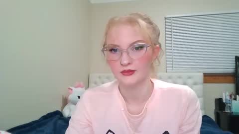 Snapshot of petite_cupcake chatting on February 2025 11:55:01 PM Little cupcake online show from February 2025 11:55:01 PM