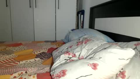 Snapshot of petite_danielle chatting on June 2026 06:59:01 AM petite_danielle online show from June 2026 06:59:01 AM