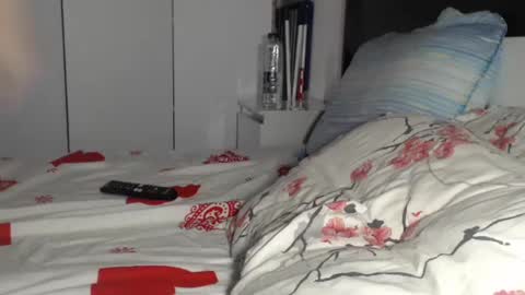 Snapshot of petite_danielle chatting on June 2026 12:33:01 PM petite_danielle online show from June 2026 12:33:01 PM
