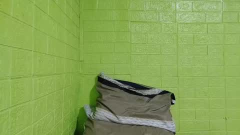 Snapshot of petite_dicklover chatting on February 2025 06:18:01 AM Yuriee online show from February 2025 06:18:01 AM