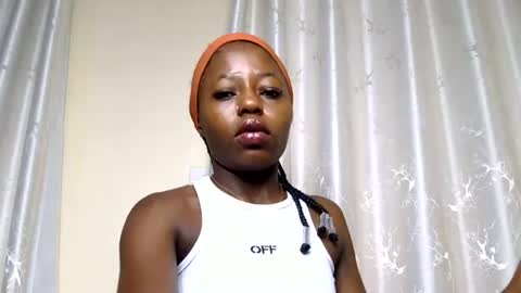 Snapshot of petite_freakette chatting on July 2026 08:26:02 PM Moon online show from July 2026 08:26:02 PM