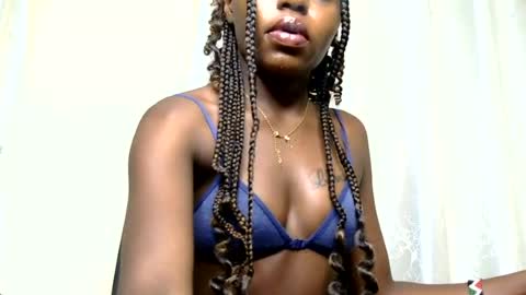 Snapshot of petite_freakette chatting on July 2026 08:33:01 PM Moon online show from July 2026 08:33:01 PM