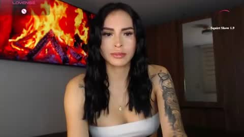 Snapshot of petite_linda chatting on June 2026 03:26:01 AM Linda online show from June 2026 03:26:01 AM