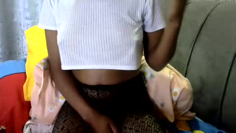 Snapshot of petite_loverr chatting on February 2025 06:29:01 AM Petite loverr online show from February 2025 06:29:01 AM
