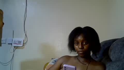 Snapshot of petite_melinda chatting on June 2026 02:24:02 AM petite_melinda online show from June 2026 02:24:02 AM