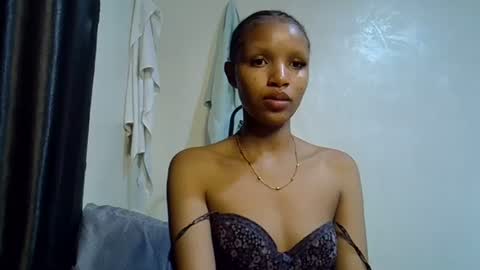 Snapshot of petite_melinda chatting on June 2026 10:18:02 PM petite_melinda online show from June 2026 10:18:02 PM
