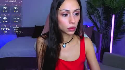 Snapshot of petite_moly chatting on May 2026 08:33:02 AM Alice online show from May 2026 08:33:02 AM