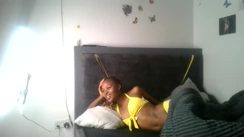 Snapshot of petite_queen69 chatting on June 2026 06:01:01 PM petite_queen69 online show from June 2026 06:01:01 PM