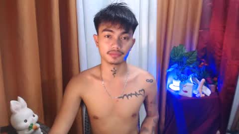 Snapshot of petiteasianx chatting on March 2025 12:44:02 PM Vrin online show from March 2025 12:44:02 PM