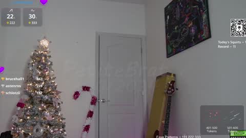 Snapshot of petitebrat chatting on December 2024 07:00:02 PM PiperAvery online show from December 2024 07:00:02 PM