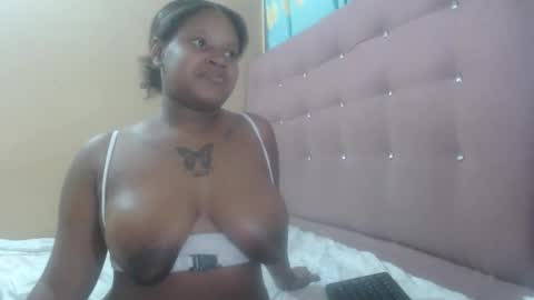 Snapshot of petitechocolatemommy chatting on November 2025 12:27:01 AM petitechocolatemommy online show from November 2025 12:27:01 AM