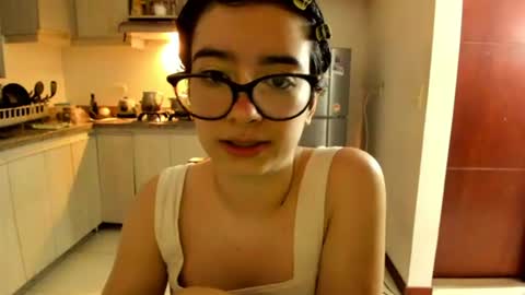 Snapshot of petitee_lunna chatting on June 2026 01:36:02 AM Lunna online show from June 2026 01:36:02 AM