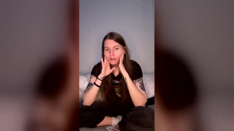 Snapshot of petiteratt chatting on March 2026 11:26:02 PM I am very new and dont know what im doing lol online show from March 2026 11:26:02 PM