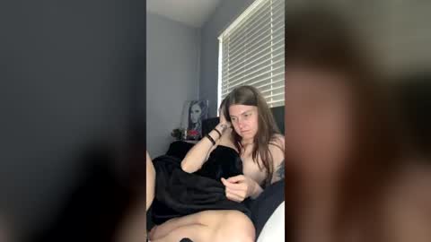Snapshot of petiteratt chatting on July 2026 09:58:02 PM I am very new and dont know what im doing lol online show from July 2026 09:58:02 PM