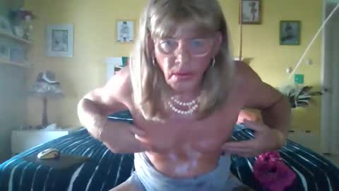 Snapshot of petracd57 chatting on December 2025 09:46:02 PM petracd57 online show from December 2025 09:46:02 PM