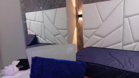 Moon  online show from November 2025 11:18:02 AM