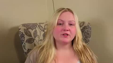 Snapshot of phatassblond chatting on June 2026 10:24:01 PM PhatAssBlond online show from June 2026 10:24:01 PM