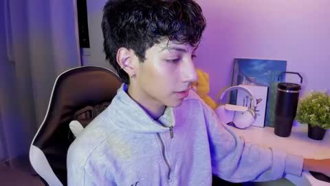 Phil.   INDEPENDENT MODEL online show from September 2025 11:50:01 PM