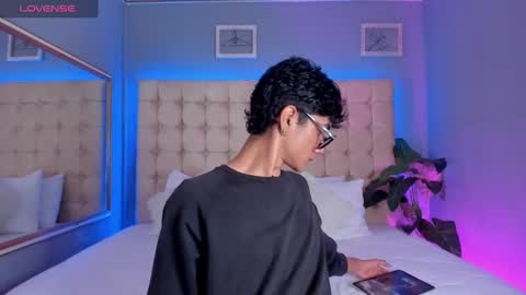 Phillip online show from September 2025 09:28:02 PM