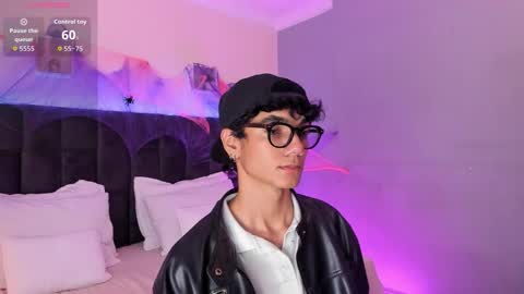 Phillip online show from October 2025 11:38:02 PM