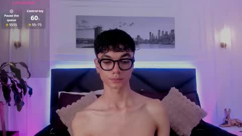 Phillip online show from November 2025 10:23:02 PM