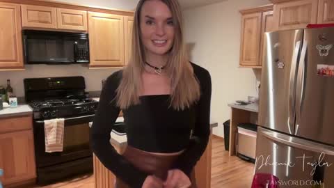 Snapshot of phoenix_taylor chatting on February 2026 03:33:01 AM PHOENIX TAYLOR online show from February 2026 03:33:01 AM