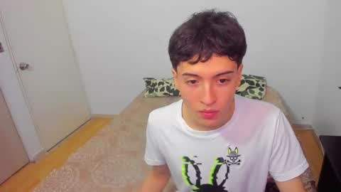 Snapshot of picaszomilos350 chatting on March 2026 03:01:01 AM picaszomilos350 online show from March 2026 03:01:01 AM