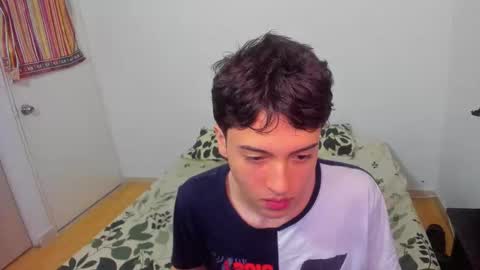 Snapshot of picaszomilos350 chatting on March 2026 01:05:01 PM picaszomilos350 online show from March 2026 01:05:01 PM