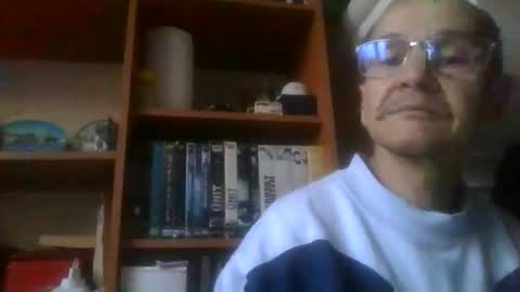 Snapshot of pichoun71 chatting on December 2024 07:37:01 AM pichoun71 online show from December 2024 07:37:01 AM