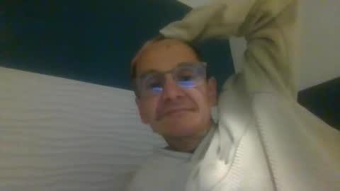 Snapshot of pichoun71 chatting on January 2025 08:07:02 PM pichoun71 online show from January 2025 08:07:02 PM