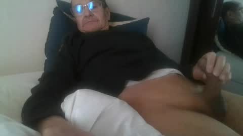 Snapshot of pichoun71 chatting on January 2025 10:55:01 AM pichoun71 online show from January 2025 10:55:01 AM