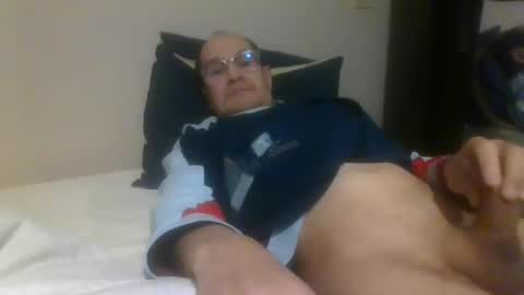 Snapshot of pichoun71 chatting on January 2025 07:07:01 AM pichoun71 online show from January 2025 07:07:01 AM