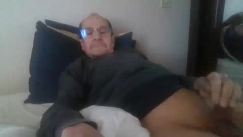 Snapshot of pichoun71 chatting on January 2025 01:36:01 PM pichoun71 online show from January 2025 01:36:01 PM