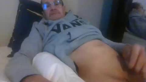 Snapshot of pichoun71 chatting on February 2025 08:11:02 AM pichoun71 online show from February 2025 08:11:02 AM