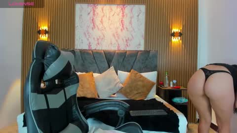 Your virtual goddess Luna  online show from September 2025 09:37:02 PM