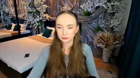 Emelie online show from March 2025 10:19:01 AM