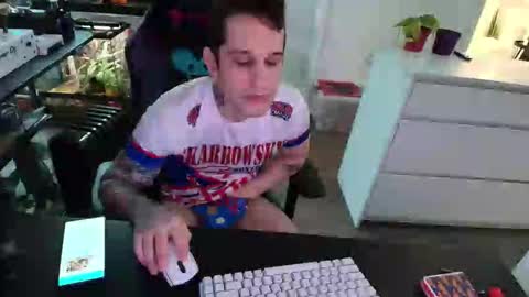 Snapshot of pierrefitch chatting on January 2026 04:44:01 PM Pierre Fitch online show from January 2026 04:44:01 PM